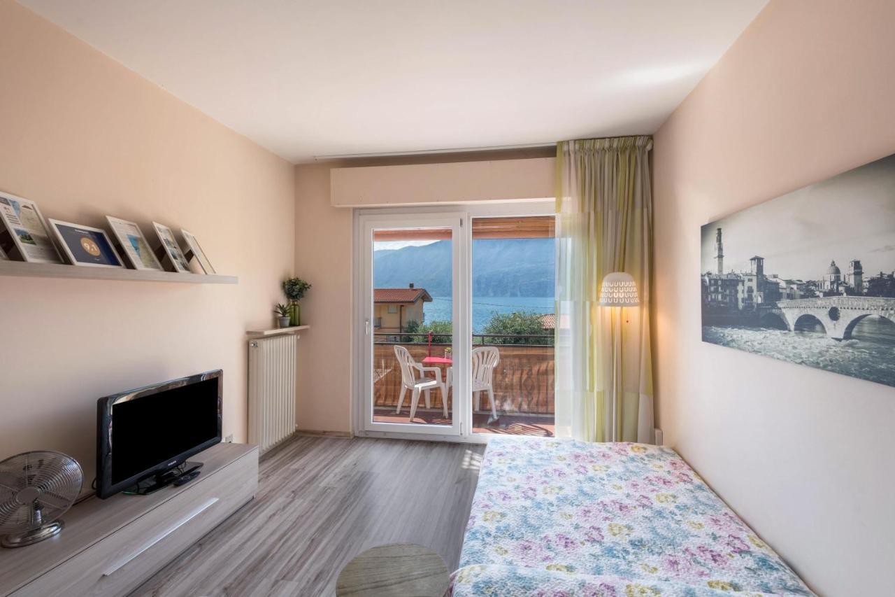 Lake View With Aircon - 5 Minutes From The Beach! Brenzone sul Garda Kültér fotó