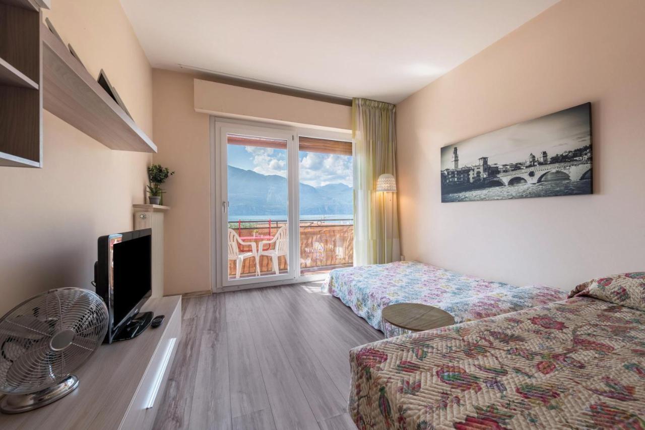 Lake View With Aircon - 5 Minutes From The Beach! Brenzone sul Garda Kültér fotó