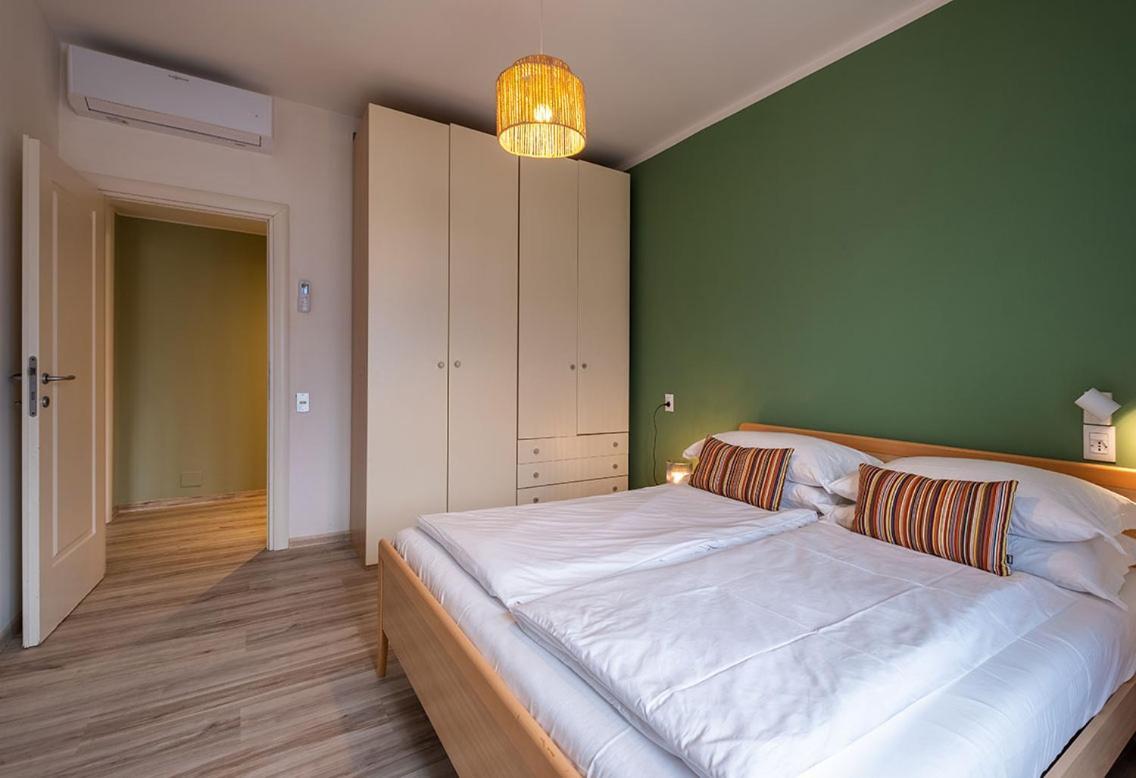Lake View With Aircon - 5 Minutes From The Beach! Brenzone sul Garda Kültér fotó