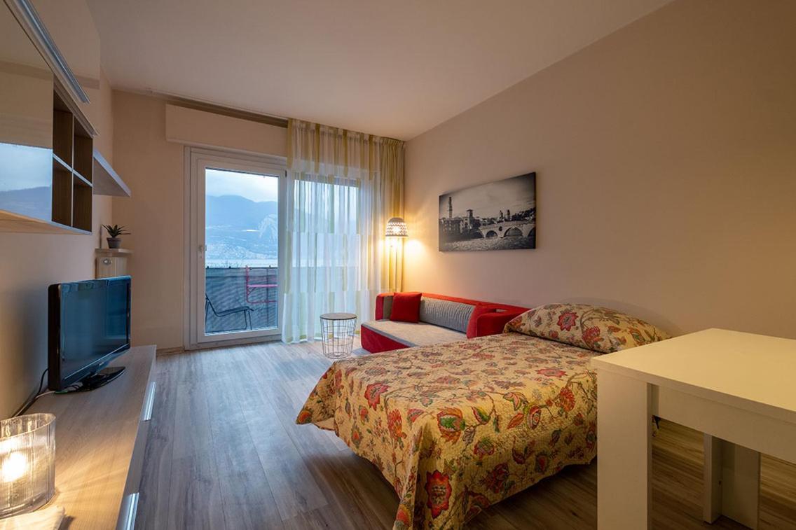 Lake View With Aircon - 5 Minutes From The Beach! Brenzone sul Garda Kültér fotó