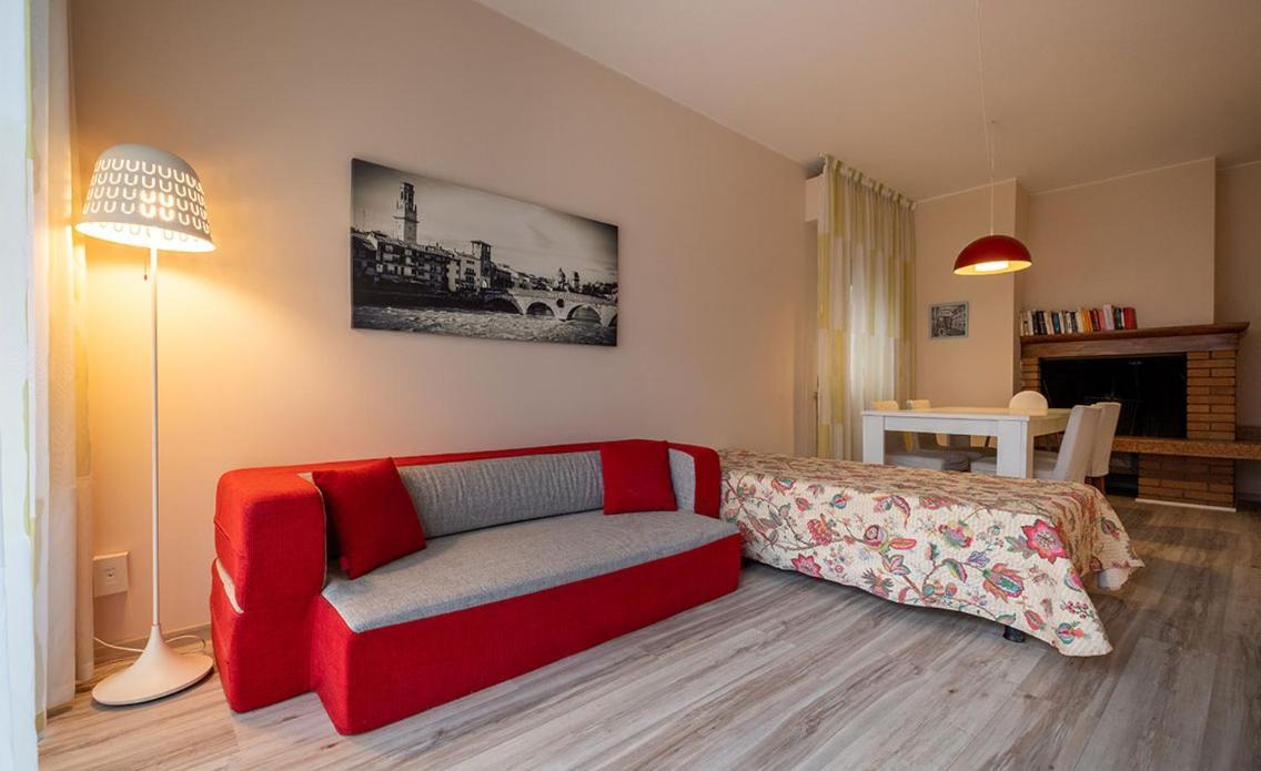 Lake View With Aircon - 5 Minutes From The Beach! Brenzone sul Garda Kültér fotó