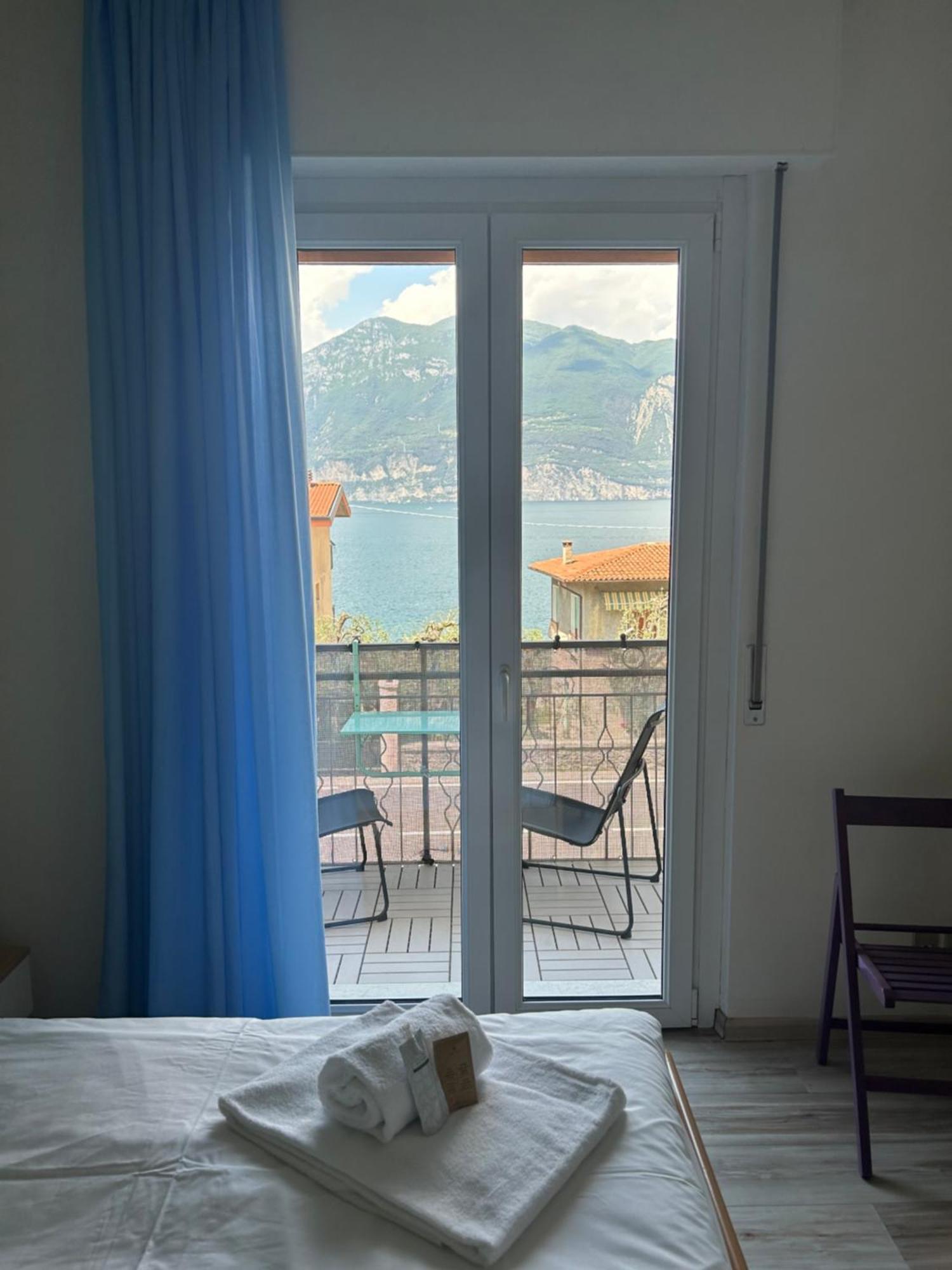 Lake View With Aircon - 5 Minutes From The Beach! Brenzone sul Garda Kültér fotó