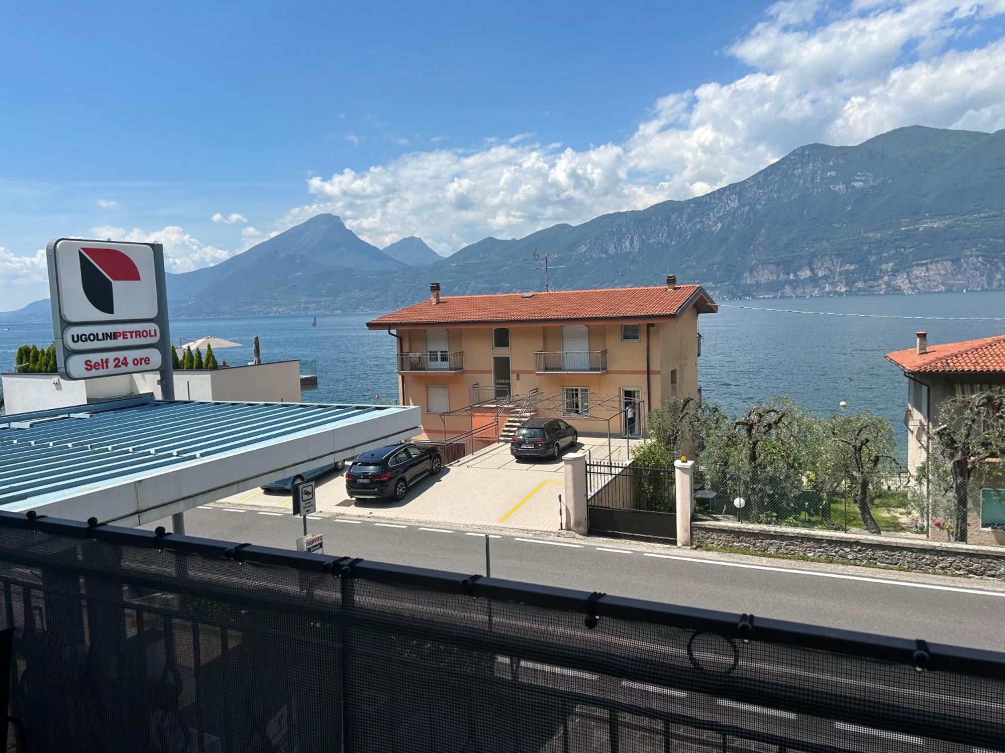 Lake View With Aircon - 5 Minutes From The Beach! Brenzone sul Garda Kültér fotó
