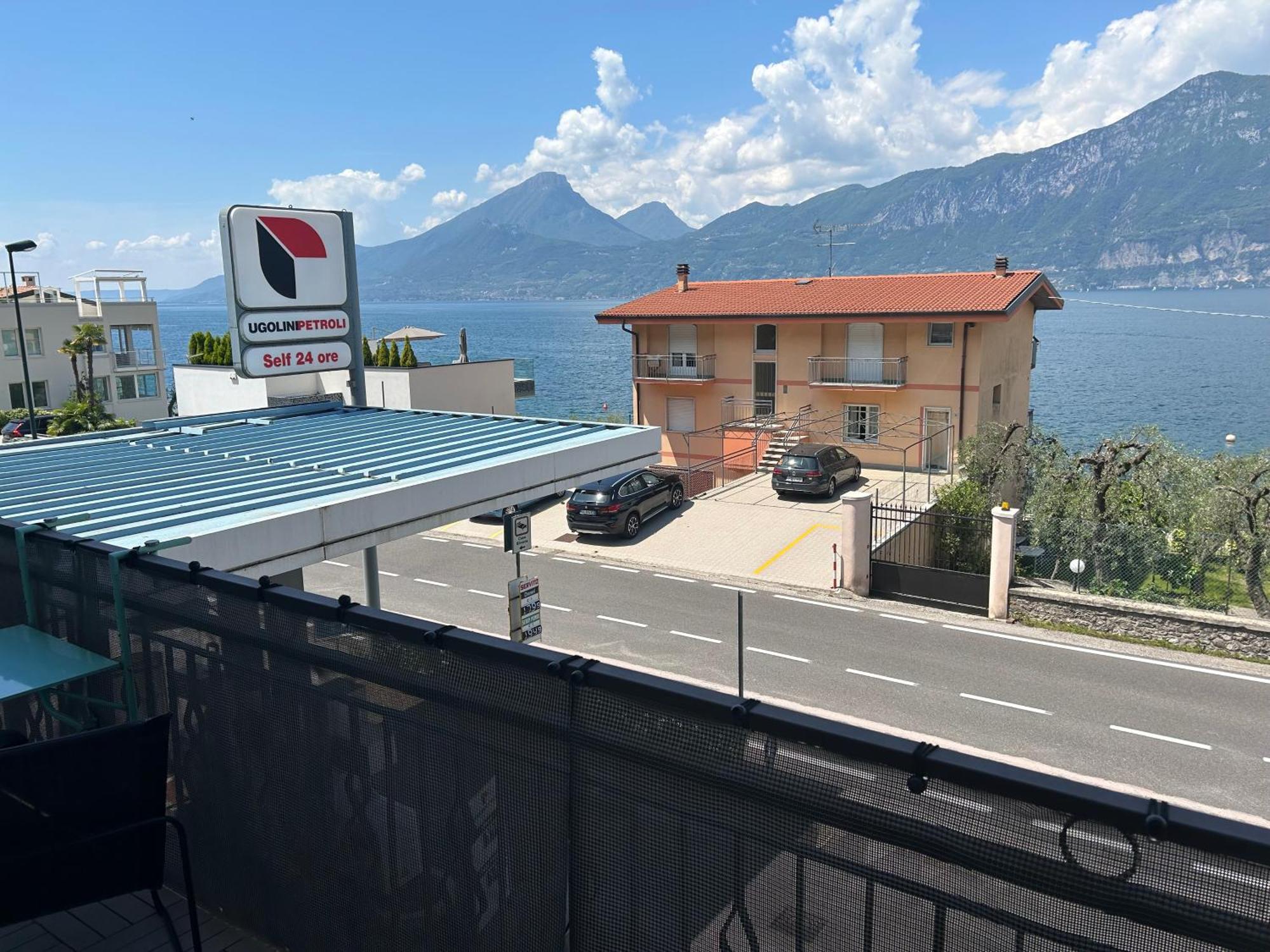 Lake View With Aircon - 5 Minutes From The Beach! Brenzone sul Garda Kültér fotó