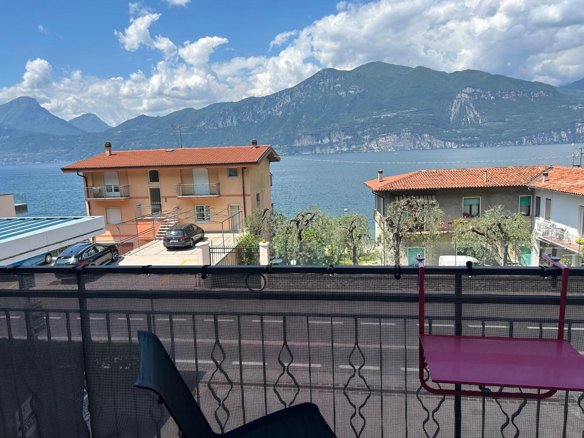 Lake View With Aircon - 5 Minutes From The Beach! Brenzone sul Garda Kültér fotó