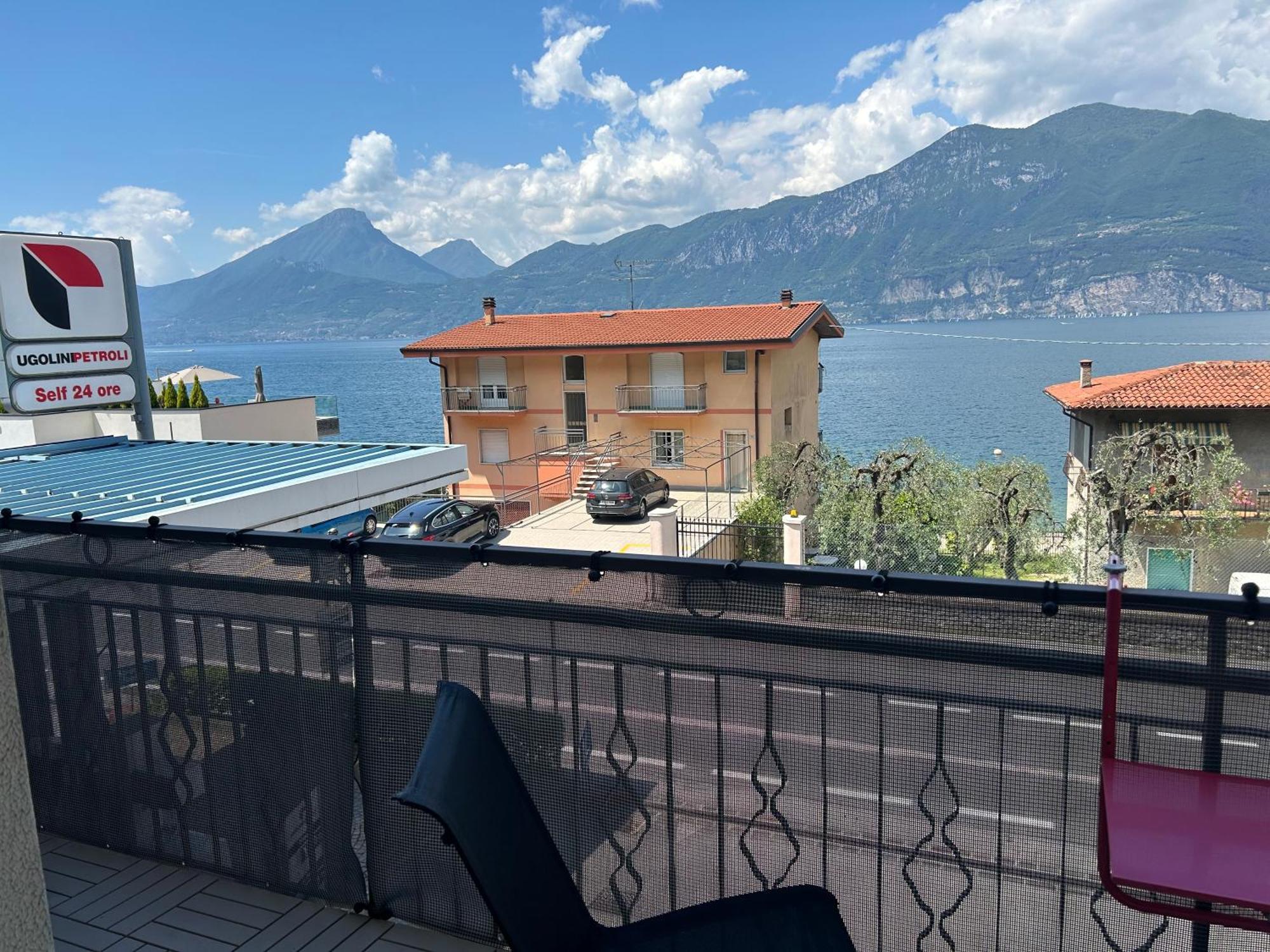 Lake View With Aircon - 5 Minutes From The Beach! Brenzone sul Garda Kültér fotó